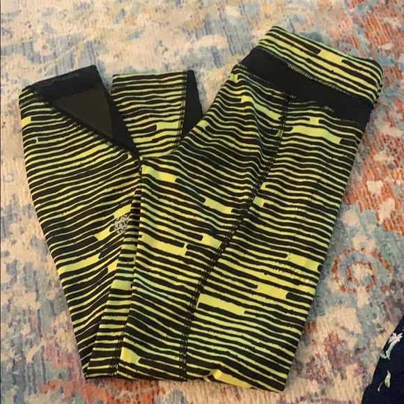 lululemon athletica Pants - Lululemon 2014 sea wheeze crops